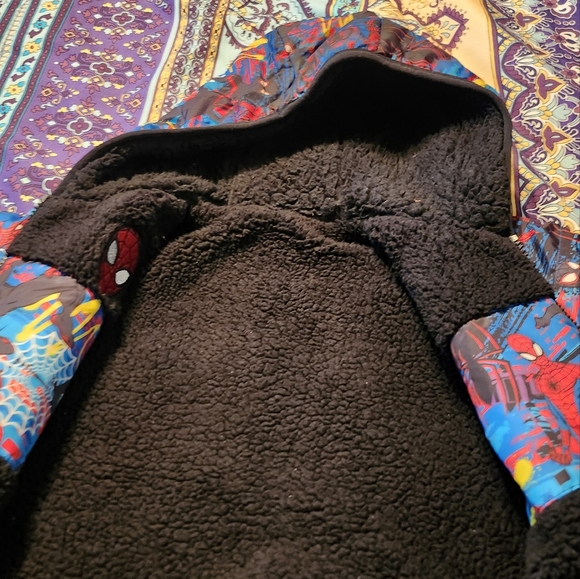 Reversible Spiderman coat - Picture 4 of 4